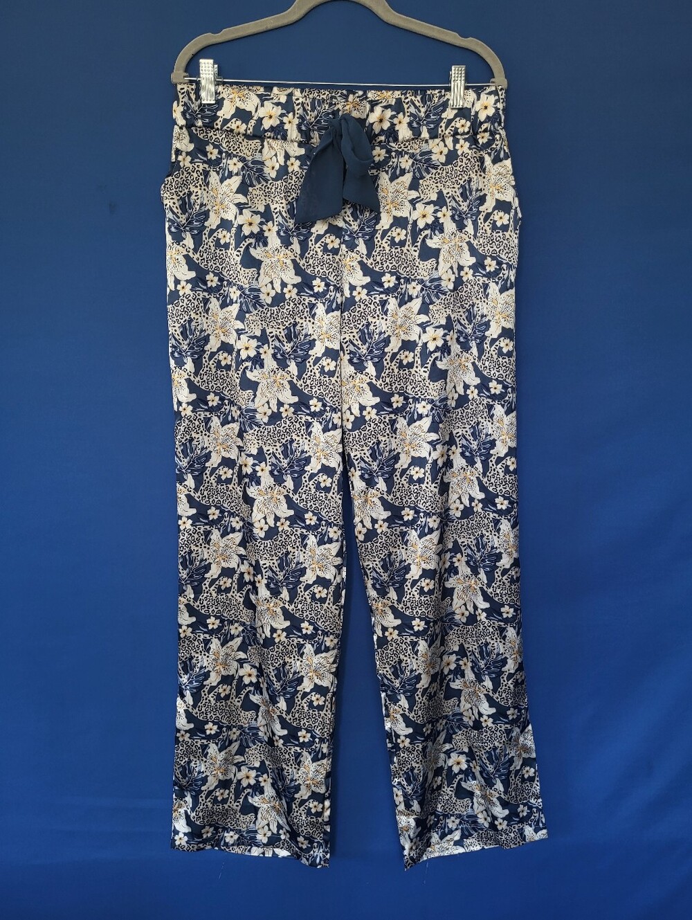 Tahari Large Tall Blue with Leopards Satin Lounge PJ pants Stretch Waist